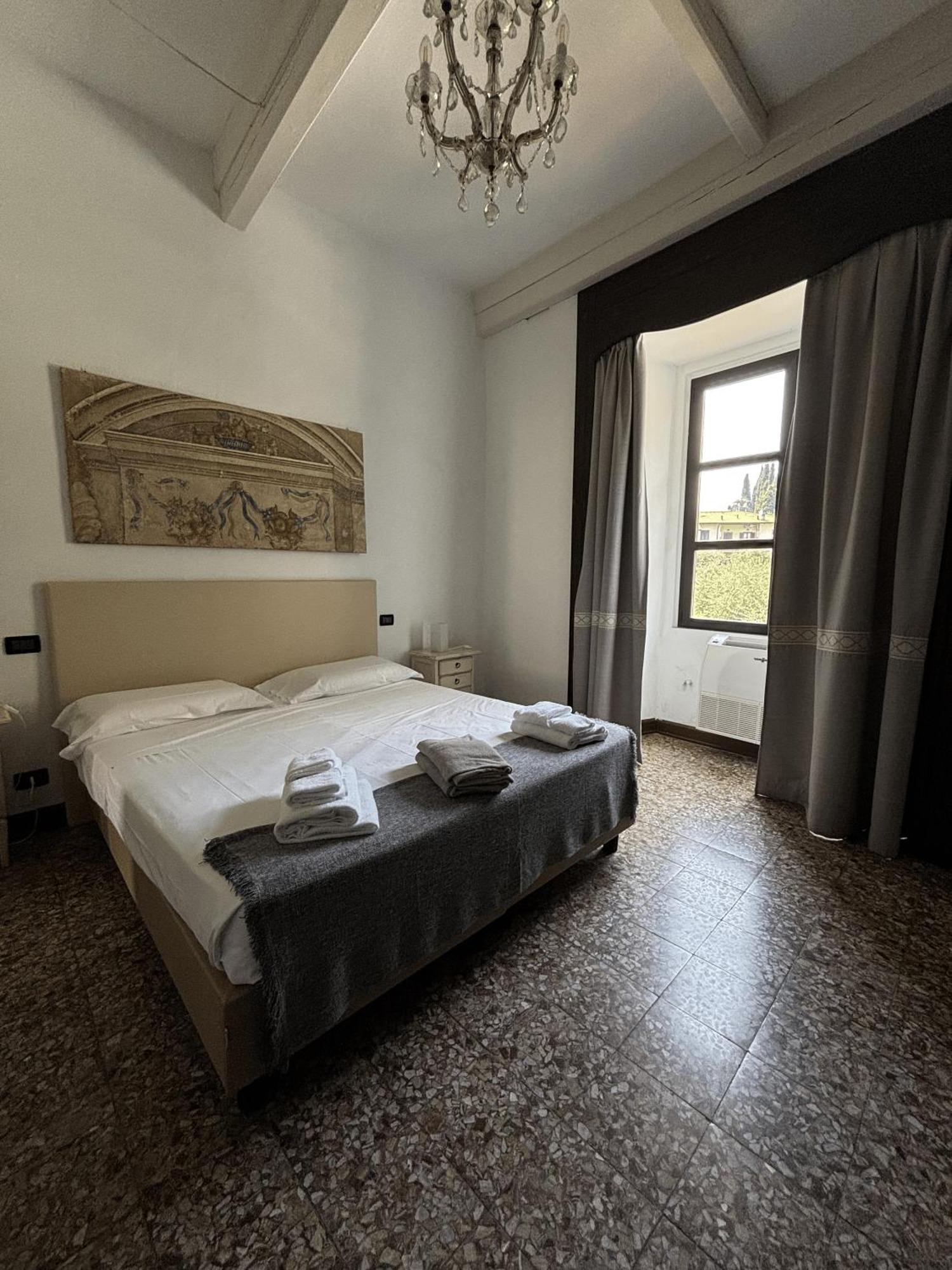 Castello Oldofredi Aparthotel Monte Isola Exterior photo